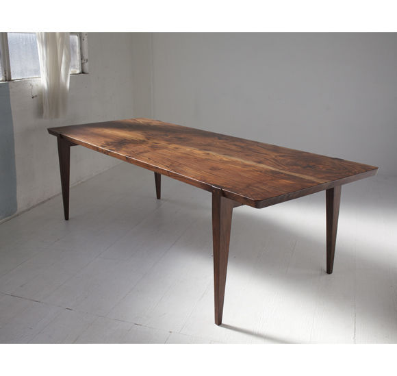 Mesa de comedor moderna / de nogal / de fresno / redonda - Studiomoe Mesa de comedor moderna / de nogal / de fresno / redonda - Studiomoe