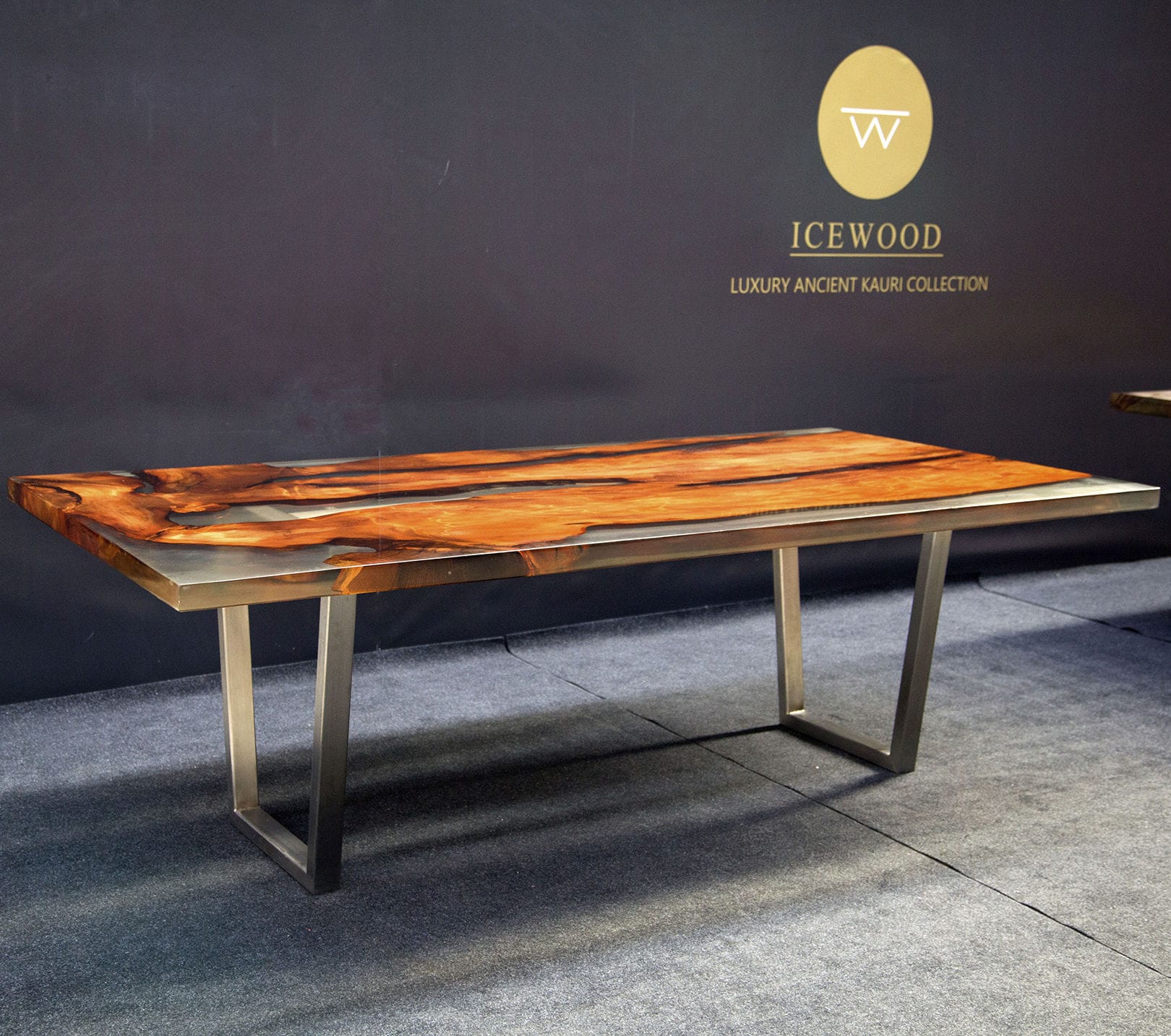 Mesa de comedor contemporánea Lucky 5 Icewood de madera de