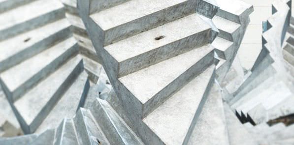 Escalera en u / peldaño de hormigón / estructura de metal / con ... Creativo De Escalera Concreto