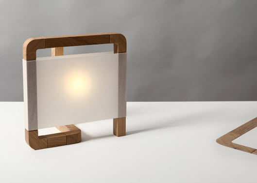 Lámpara de mesa / de diseño original / de madera maciza / de ...