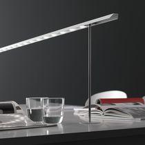 Lámpara de mesa / moderna / de aluminio...