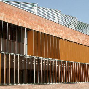 celosía con lamas de aluminio / para fachada / ajustable