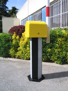 barrera de control de acceso / levadiza / de metal / para espacio público