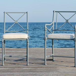 silla de jardín clásica / con reposabrazos / con cojín amovible / de aluminio