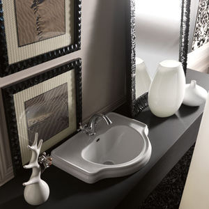 lavabo encastrable / de cerámica / clásico / con espejo ajustable
