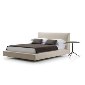 cama de matrimonio / moderna / tapizada / con cabecero