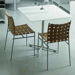 silla moderna / apilable / con reposabrazos / de acero
