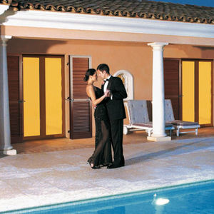 contraventanas abatibles / de madera / para puertas / de seguridad