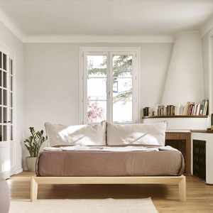 cama de matrimonio / moderna / con cabecero / de roble