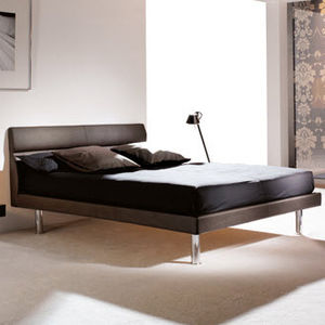 cama estándar / de matrimonio / moderna / tapizada
