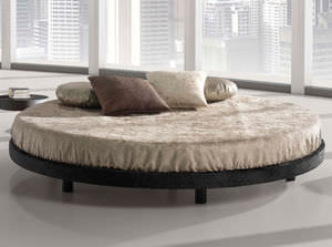 cama redonda / de matrimonio / moderna / con cabecero tapizado