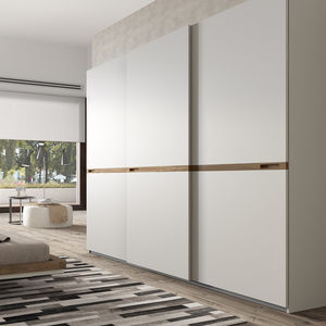 armario moderno / de madera lacada / con puertas corredizas