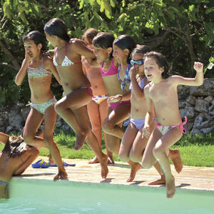 borde de piscina de piedra