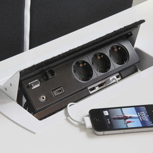 toma multimedia / USB / de corriente / HDMI