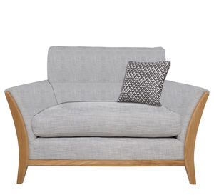 sillón moderno / de roble / de tejido / guarda cojines
