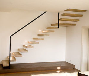 escalera en L / peldaños de roble / sin contrahuellas / moderna