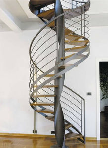 escalera de caracol / estructura de metal / sin contrahuellas / moderna