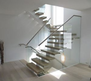 escalera en U / estructura de metal / con peldaños de madera / sin contrahuellas