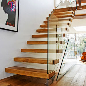 escalera recta / con peldaños de madera / sin contrahuellas / moderna