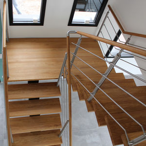 escalera en U / estructura de acero inoxidable / con peldaños de madera / sin contrahuellas