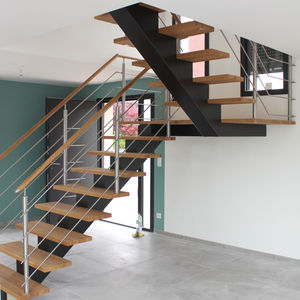 escalera en U / estructura de acero / con peldaños de madera / sin contrahuellas