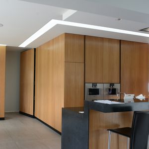 puerta abatible / de aluminio / interior / a ras