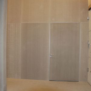 puerta abatible / de aluminio / interior / a ras