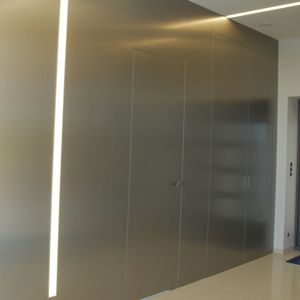 puerta de interior / para vestidor / abatible / de aluminio