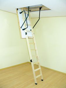 escalera elevada de madera / abatible
