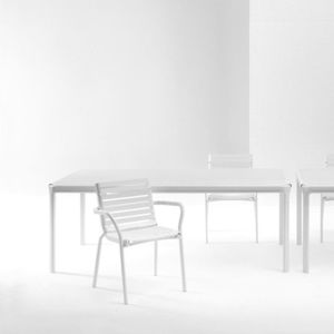 sillón moderno / de aluminio / con reposabrazos / apilable