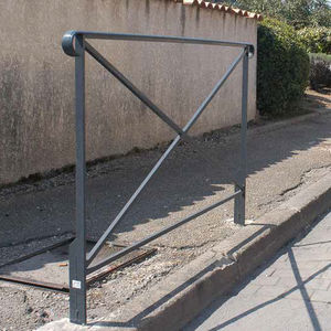 barrera de protección / fija / de acero / para espacio público