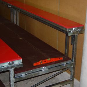 gradas de madera / con sillón abatible