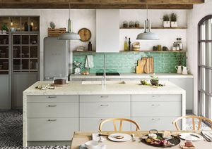 cocina moderna / de madera / con isla / lacada