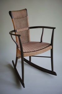 silla clásica / con reposabrazos / mecedor / de madera