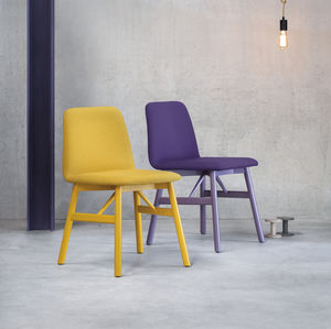 silla de diseño escandinavo / tapizada / de terciopelo / de haya