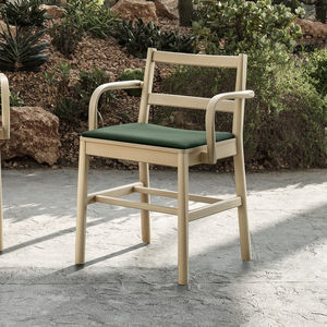 silla de diseño escandinavo / tapizada / con reposabrazos / de terciopelo