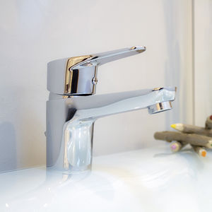 grifo monomando para lavabo / de latón cromado / de baño / con 1 orificio