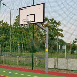 canasta de baloncesto con pie fija
