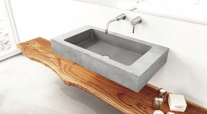 lavabo suspendido / rectangular / de hormigón / moderno