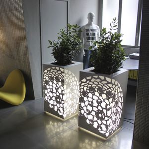 jardinera de aluminio / de polietileno / con luz / moderna