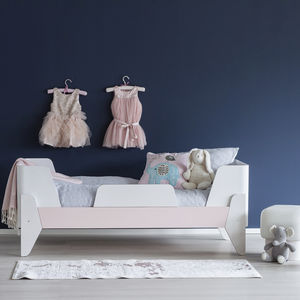 cama individual / moderna / con cabecero / para niños