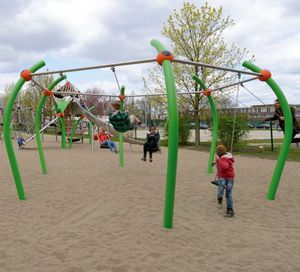 columpio de metal / para parque infantil / múltiple