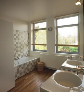 perfil de ventana de aluminio / con aislamiento térmico / de seguridad / estanco