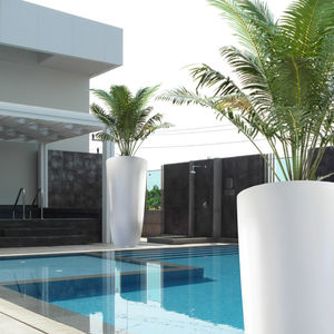 jardinera de fibra de vidrio / redonda / vertical / moderna