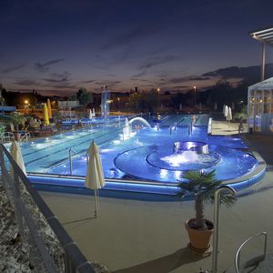 piscina semienterrada / de acero inoxidable / autoportante / para el sector servicios