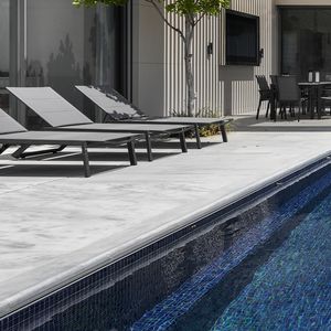 borde de piscina de travertino / de mármol