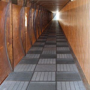 tarima de acero galvanizado / para pasarela / para pavimento de exterior / para peldaños de escalera