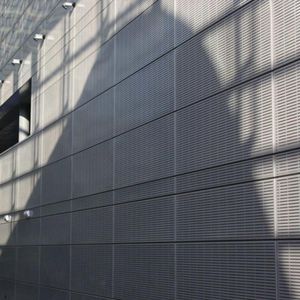 revestimiento de fachada de aluminio / de acero / perforado / de paneles