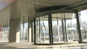 puerta de entrada / enrollable / de vidrio / automática