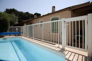 barrera de protección / fija / de aluminio / para piscina
